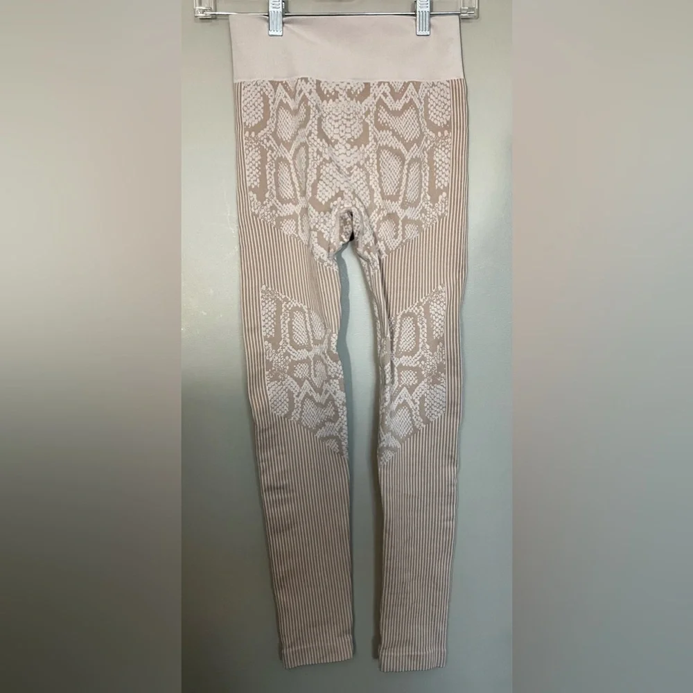 NEW Yoga Set- Matching Bra and Leggings - Picture 11 of 12